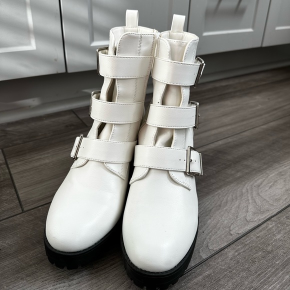 White platform boots - Picture 2 of 4
